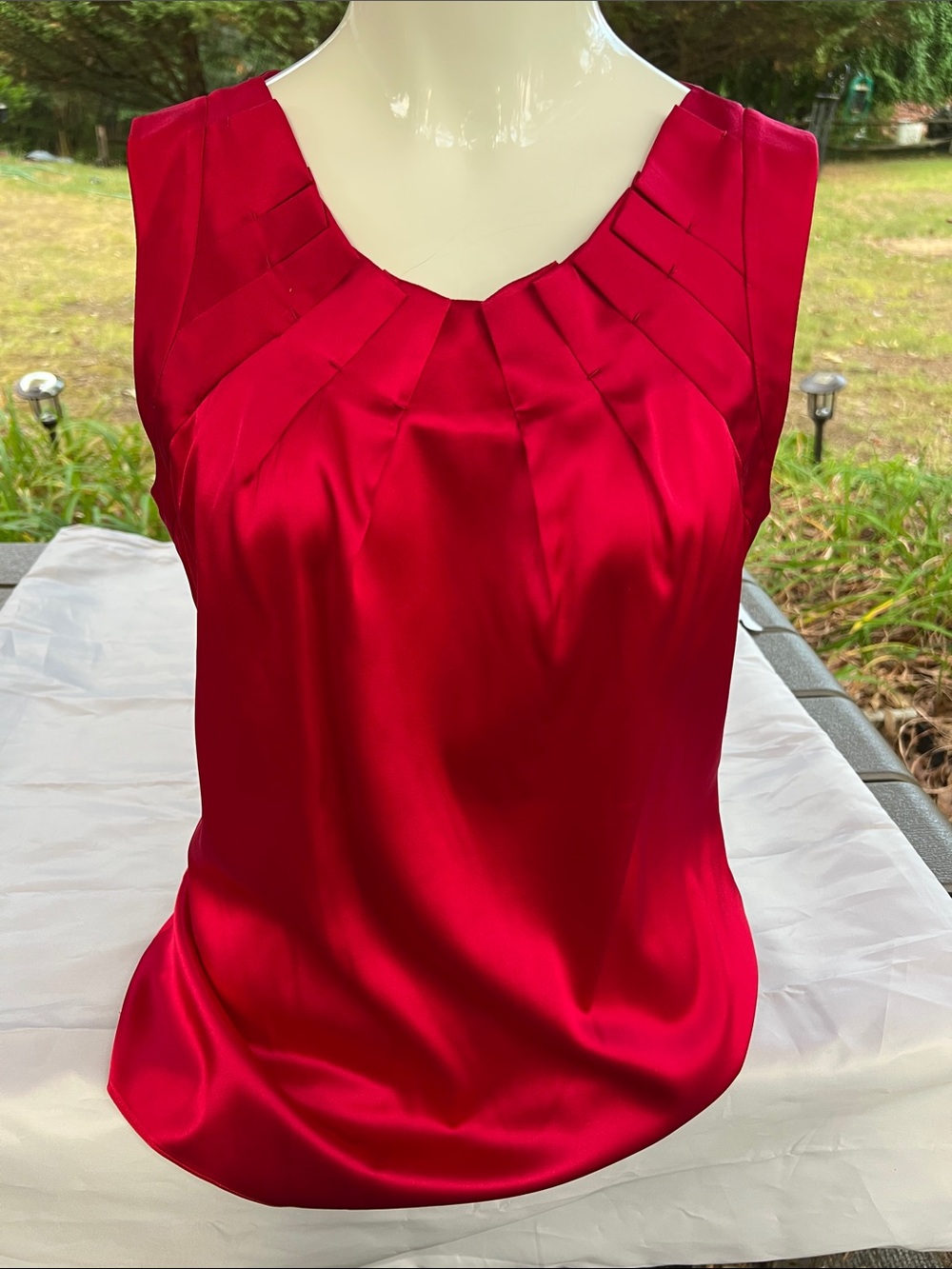 Elie Tahari Red Silk blend Pleated Sleeveless Top